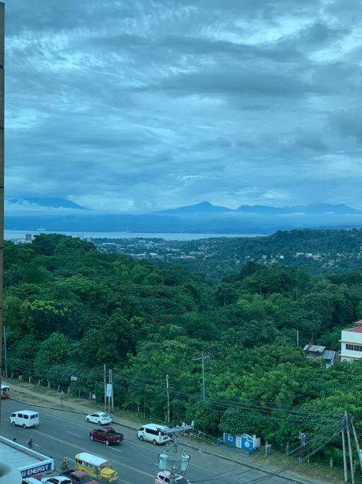 Spacious 2-Bedroom Condo,Wifi,Netflix,Free Parking Cagayan de Oro Buitenkant foto