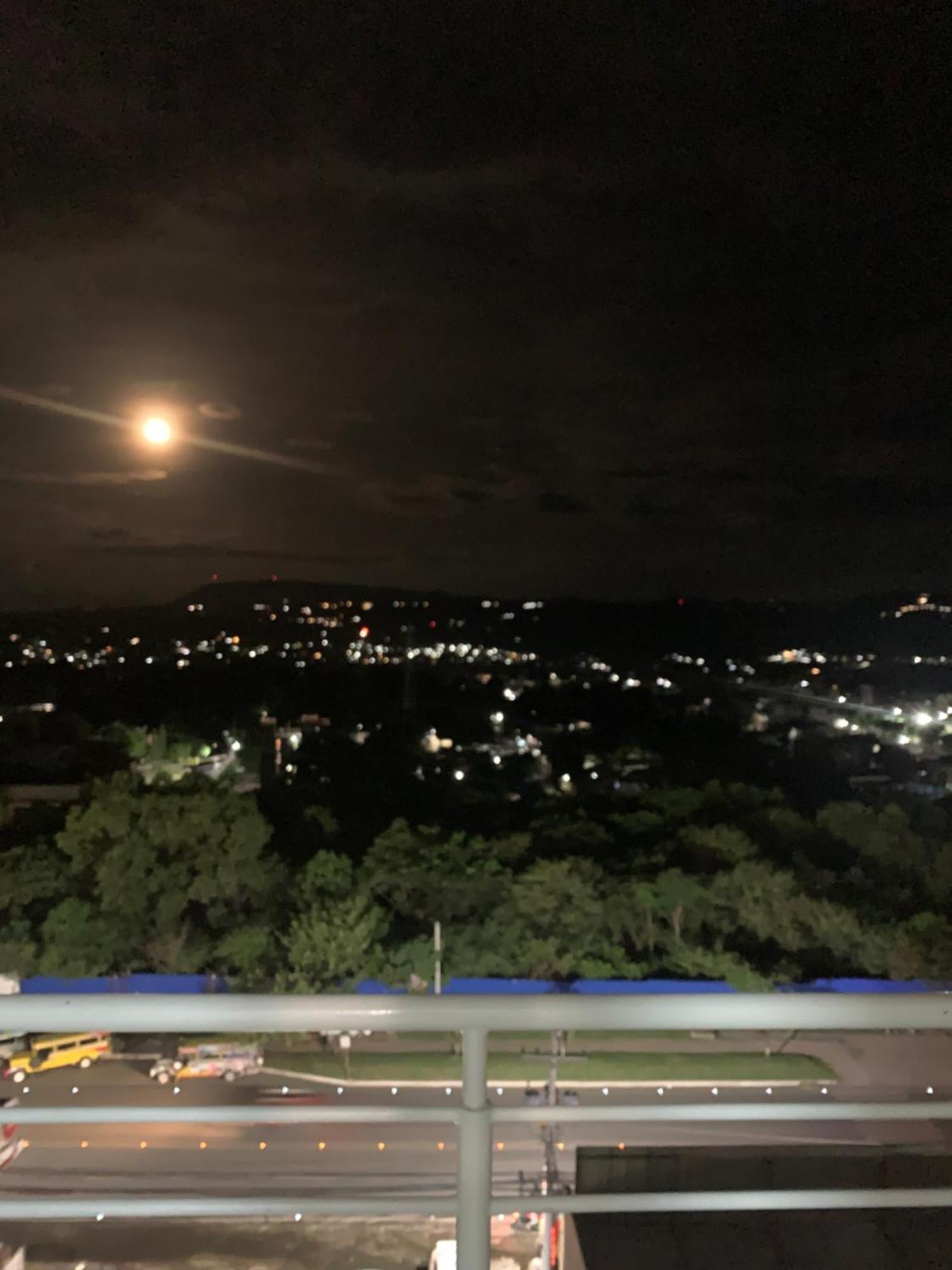 Spacious 2-Bedroom Condo,Wifi,Netflix,Free Parking Cagayan de Oro Buitenkant foto